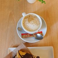 Café con bebida de soja y napolitana de chocolate at Vegan Bombon in Alicante
