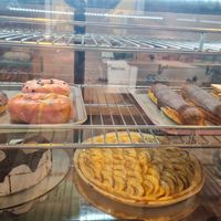 Donuts, Eclairs and some cakes at Vegan Bombon in Alicante