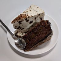 oreo and sacher cakes at Vegan Bombon in Alicante