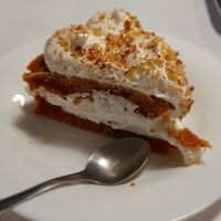 Tarta de zanahoruq at Vegan Bombon in Alicante