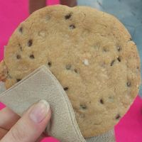 Galleta con chocolate y chocolate blanco at Vegan Bombon in Alicante