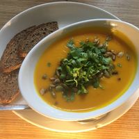 Spicey Pumpkin Soup mit Hokkaido, Apfel, Ingwer, Cranberry und Koriander  at Mana - Schöneberg in Berlin