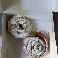 Donuts para llevar a domicilio 🤤 at Bite Me Cafe in Madrid