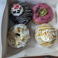 Donuts para llevar a domicilio 🤤 at Bite Me Cafe in Madrid