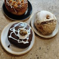 Choripizza, café y crema de queso, chocolate at Bite Me Cafe in Madrid