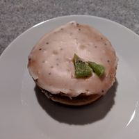 Kiwi donut at Bite Me Cafe in Madrid