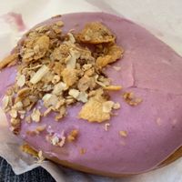 Donut de frambuesa, yogur y muesli  at Bite Me Cafe in Madrid