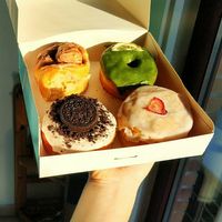 Cinnamon Roll, Lemon Basil, Oreo and Strawberry at Bite Me Cafe in Madrid