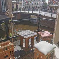 Little sun terrace at De Laatste Kruimel - Langebrugsteeg in Amsterdam