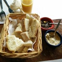 humus and tapenade with bread at De Wankele Tafel in The Hague