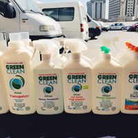 Cleaning at Yenibosna Organik Pazar in Istanbul