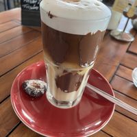 Kuhflecken-Latte mit Hafermilch  at Pferdestall in Borkum
