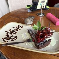 So Lecker schmeckt sogar den Spatzen nur zu empfehlen .  at Pferdestall in Borkum