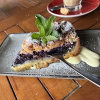 Blaubeere-Streusel Kuchen mit Vanillesoße Kann ich nur empfehlen ausgezeichnet😋  at Pferdestall in Borkum