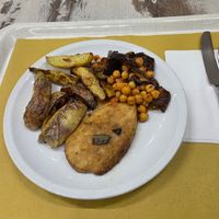 Chicken fillet with roasties, chickpeas and aubergines at Naturalmente in Assago