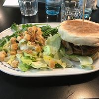 Hambúrguer do dia: lentilhas at Hamburgueria do Bairro - Parque das Nações in Lisbon