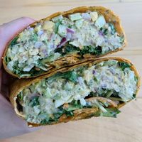 Chickpea “tuna” 🤤 at Vegetalien in Beacon