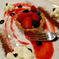 Tartellette con crema di limone e frutti di bosco  at Al Bivio degli Artisti in Martellago