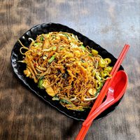 Fried fragrant yee mee with tofu, vegetables, mock meat, seaweed crisps, etc.
A, quick and simple tasty meal. #Veganuary at Yi Xin Vegetarian 一心素食 in Central Singapore