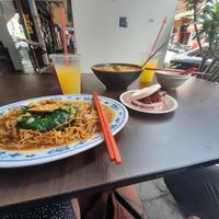 I couldn't resist tasting the noodles while waiting for the tom yum at Yi Xin Vegetarian 一心素食 in Central Singapore