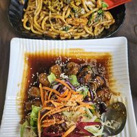 Black pepper udon (top) and vinegar fish (bottom) at Yi Xin Vegetarian 一心素食 in Central Singapore