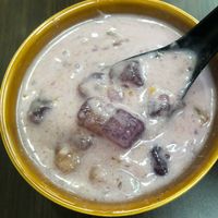 Bo Bo Cha Cha (hot dessert) at Yi Xin Vegetarian 一心素食 in Central Singapore