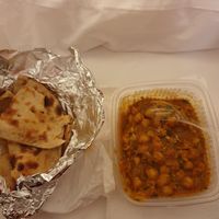 Chana masala with tandoori roti at Mantra Indian Cuisine in Lima