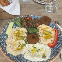 Veganer Frühstücksteller, Croissant und Fladenbrot  at Bellevue di Monaco in Munich