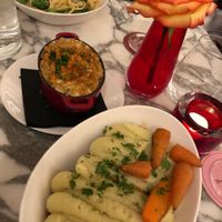 Shepherds pie, mac&cheese and pasta at Wulf & Lamb Chelsea in London