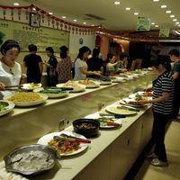 Buffet station at Polo Land Vegetarian in Shishi