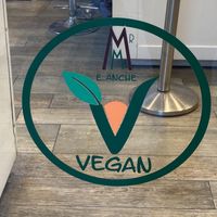 Store front “MMR is also vegan” at Mr Molini in La Spezia