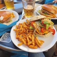 The Last Vegan Burger (and my friend's non vegan ones) at HD Diner - Chatelet in Paris