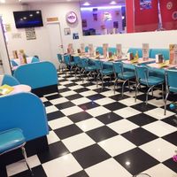 Classic American dinner style 2 at HD Diner in Levallois-perret