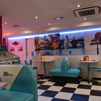 Décor groovy at HD Diner in Levallois-perret