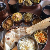 Thali complete with vegan naan 🤤 🌱  at Hindusthali in Montreal