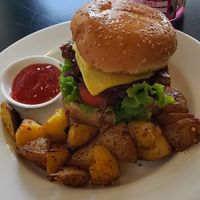 Dinklage burger and potatoes at The VOV in Negombo