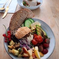 Bowl and falafel wrap at Life Bar in Leuven