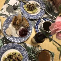 Vegane arepas mit Avocado und Champions getoppt mit Sesam!  at Casa Herbolario in Bogota