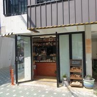 look for here at SF Bagel in Seoul