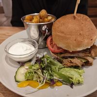 Kešumbert burger at Fryends in Brno