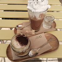 Tiramisu und gingerbread Kakao at Fryends in Brno