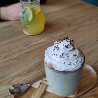 Gingerbread hot chocolate (and lemonade) at Fryends in Brno