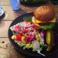 Beyond Burger mit Salad at Cafe Rooster in Oulu