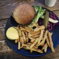 Gemüsepatty Bürger at Cafe Rooster in Oulu