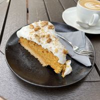 Veganer Karottenkuchen   at Wagners Juicery & Health Food in Munich