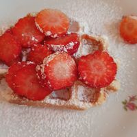 Strawberry waffle at Charlotte's by De Brugsche Tafel in Bruges