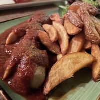 Vegane Currywurst mit Kartoffelspalten   at Wulbert's Cafe in Dresden