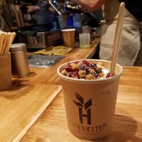 Berry oatmeal at Haferkater - Hbf Köln - Kiosk in Cologne