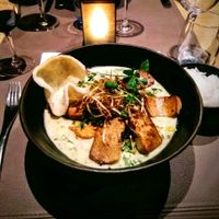 "vegan" green curry with marinated tofu - the kitchen staff did not realize that the prawn cracker on top was not vegan at Passade in Mechelen