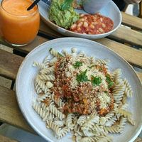 vegan Bolognese and brunch/lunch bowl at mymuybueno Deli in Mallorca